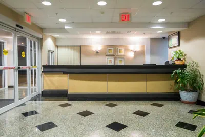 Photo 5 - Red Roof Inn & Suites Philadelphia - Bellmawr