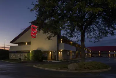 Photo 5 - Red Roof Inn Chicago-OHare Airport Arlington Hts