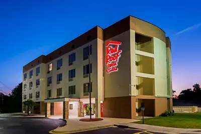 Photo 2 - Red Roof Inn & Suites Fayetteville-Fort Bragg