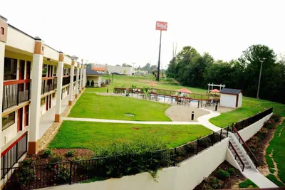 Photo 4 - Red Roof Inn & Suites Commerce - Athens
