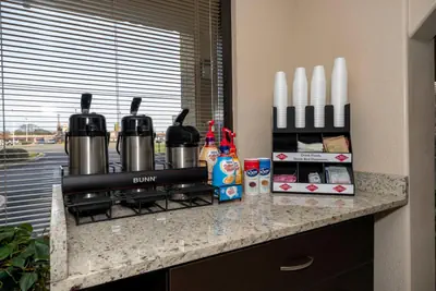 Photo 4 - Red Roof Inn PLUS+ Huntsville – Madison