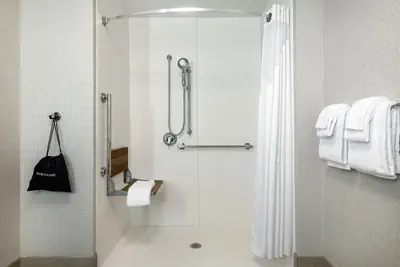 Photo 3 - Holiday Inn Express Queensbury-Lake George Area by IHG