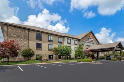Photo 2 - Comfort Inn & Suites Blue Ridge