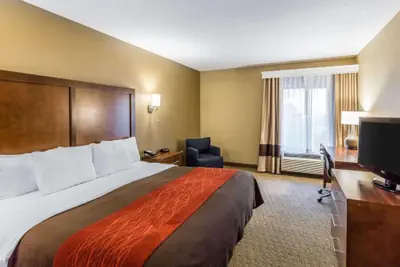 Photo 2 - Comfort Inn & Suites Dalton West