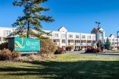 Photo 5 - Quality Inn Holland - Toledo