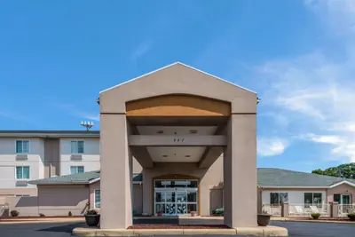 Photo 3 - Sleep Inn & Suites Port Clinton