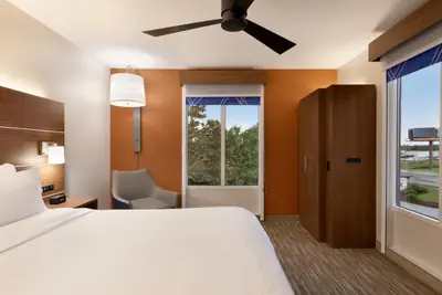 Photo 3 - Holiday Inn Express & Suites Auburn - University Area by IHG