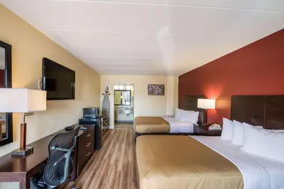 Photo 5 - Econo Lodge Kearney - Liberty