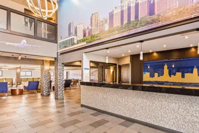 Photo 5 - Best Western Inn & Suites - Midway Airport