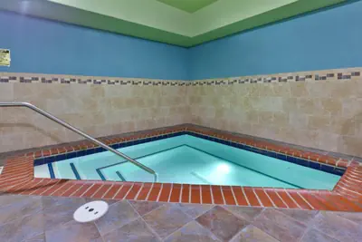 Photo 2 - Holiday Inn Express & Suites - Effingham by IHG