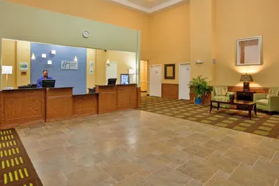 Photo 4 - Holiday Inn Express Hotel & Suites Kansas City Sports Complex by IHG