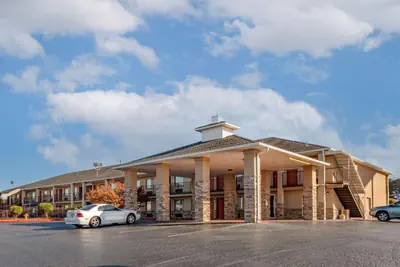 Photo 2 - Quality Inn Russellville I-40
