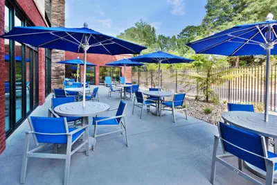 Photo 2 - Holiday Inn Express & Suites - Fayetteville by IHG