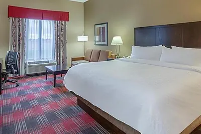 Photo 2 - Holiday Inn Express Hotel & Suites Bowling Green by IHG