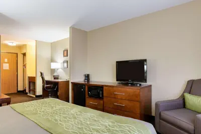 Photo 2 - Comfort Inn Garden City