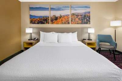 Photo 4 - Days Inn by Wyndham Murphy