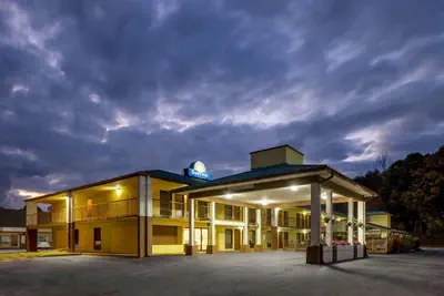 Photo 2 - Days Inn by Wyndham Murphy