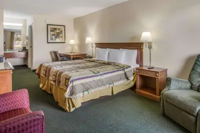 Photo 4 - Rodeway Inn & Suites Dublin