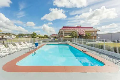 Photo 4 - Super 8 by Wyndham Tifton