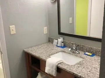 Photo 2 - Holiday Inn Express Hickory - Hickory Mart by IHG