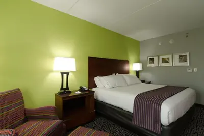 Photo 5 - Holiday Inn Express Hickory - Hickory Mart by IHG