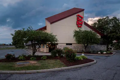 Photo 3 - Red Roof Inn Toledo - Maumee
