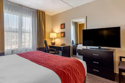 Photo 3 - Comfort Inn & Suites near Six Flags