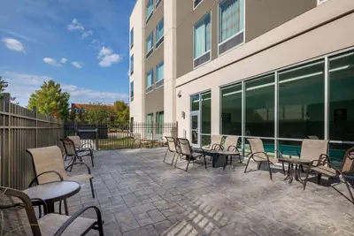 Photo 2 - La Quinta by Wyndham Greensboro Airport High Point