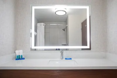 Photo 2 - Holiday Inn Express & Suites Ft Collins by IHG
