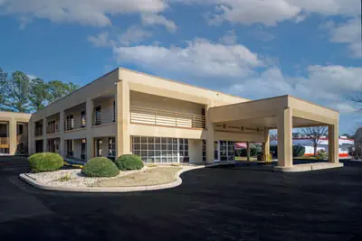 Photo 2 - Days Inn by Wyndham Atlanta Stone Mountain