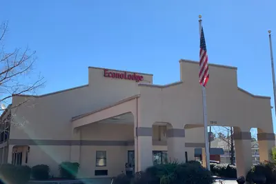 Photo 5 - Econo Lodge Dothan West