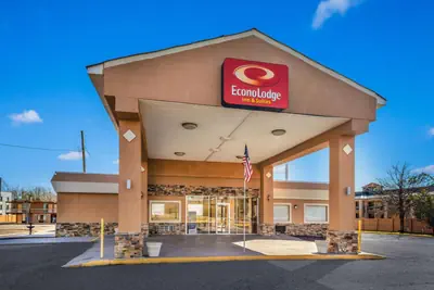 Photo 5 - Econo Lodge Inn & Suites Macon West