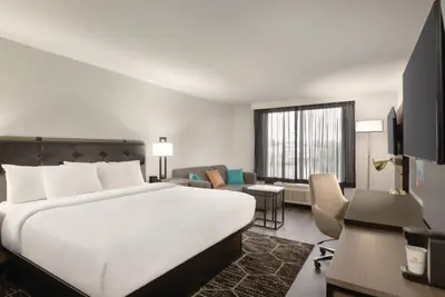 Photo 2 - La Quinta inn & suites by Wyndham Dothan