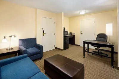 Photo 2 - Holiday Inn Express & Suites Alpharetta by IHG