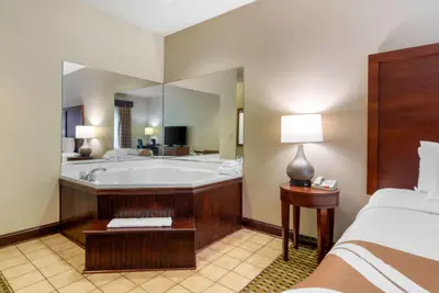 Photo 4 - Quality Inn & Suites Decatur - Atlanta East