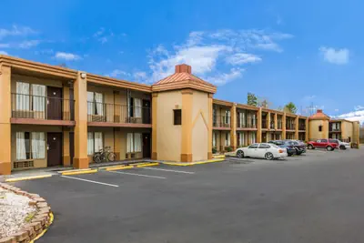 Photo 4 - Econo Lodge Salisbury South