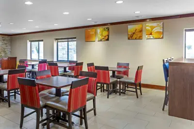 Photo 3 - Comfort Inn Hoffman Estates - Schaumburg