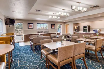 Photo 5 - Best Western Plus Gateway Inn & Suites - Aurora