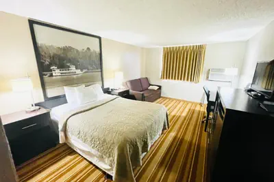 Photo 5 - Super 8 by Wyndham Clear Lake