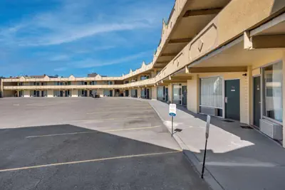 Photo 3 - Econo Lodge Cortland Downtown