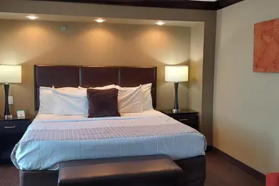 Photo 5 - Parkwood Inn & Suites