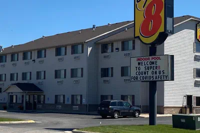 Photo 3 - Super 8 by Wyndham Mason City