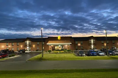 Photo 5 - Super 8 by Wyndham Metropolis