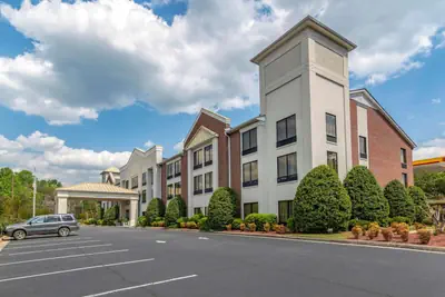 Photo 2 - Comfort Inn & Suites Dahlonega University Area