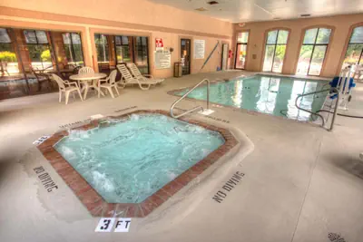 Photo 2 - Econo Lodge Helen