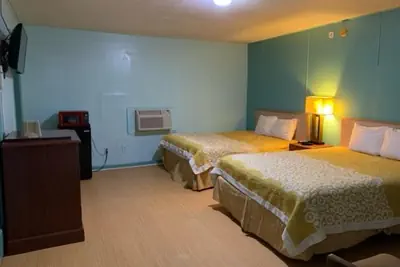 Photo 3 - LAMPLIGHTER INN
