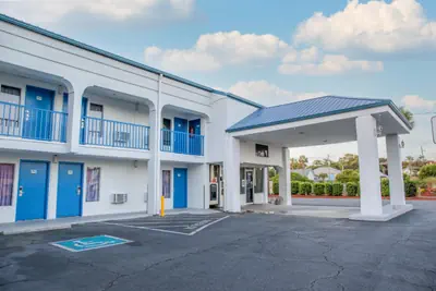 Photo 4 - Sandcastle Inn