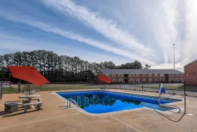 Photo 5 - Red Roof Inn PLUS+ Huntsville – Madison
