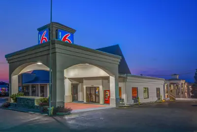 Photo 2 - Motel 6-Calhoun, GA