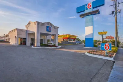 Photo 3 - Motel 6-Jacksonville, NC